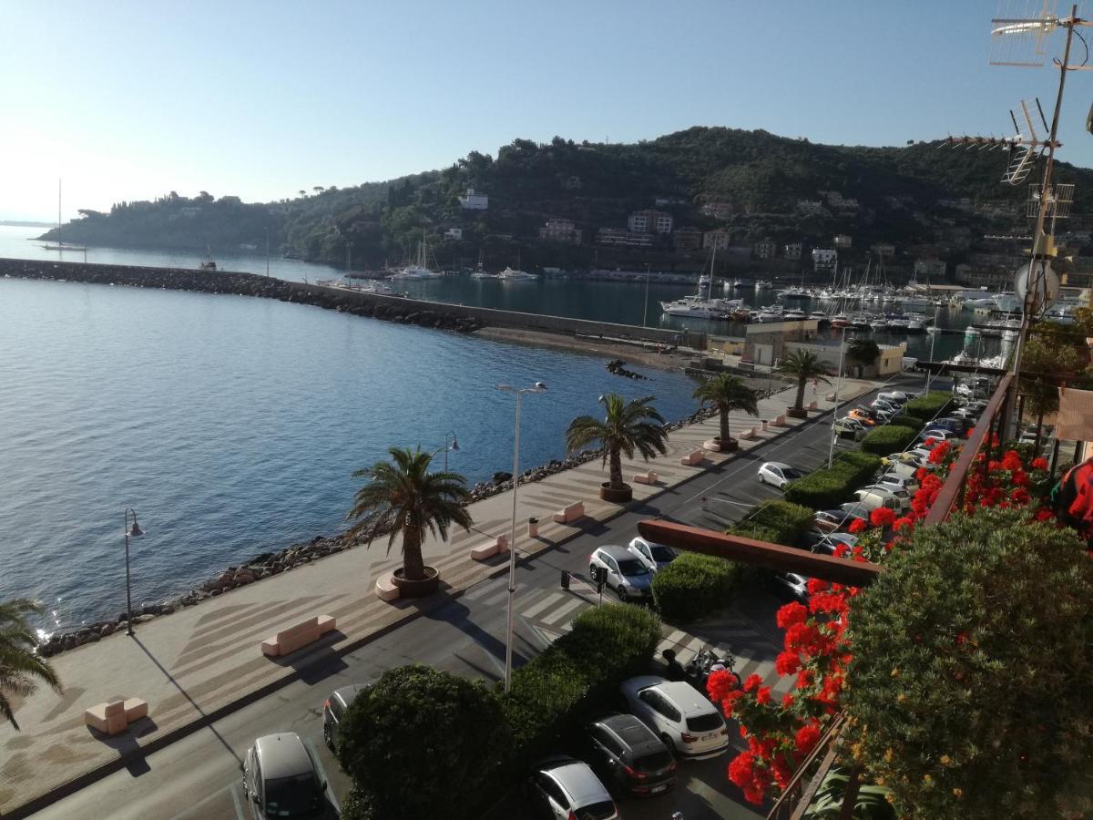 Elegant Apartment With Sea View In Porto Santo Stefano 89 M² Exteriör bild