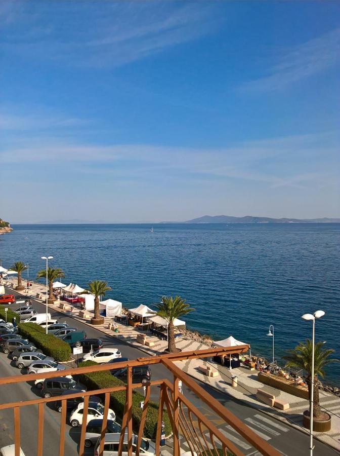 Elegant Apartment With Sea View In Porto Santo Stefano 89 M² Exteriör bild