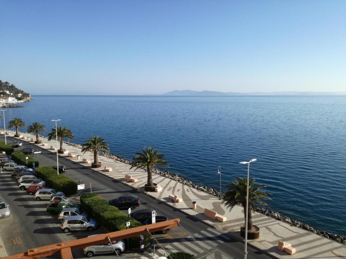Elegant Apartment With Sea View In Porto Santo Stefano 89 M² Exteriör bild